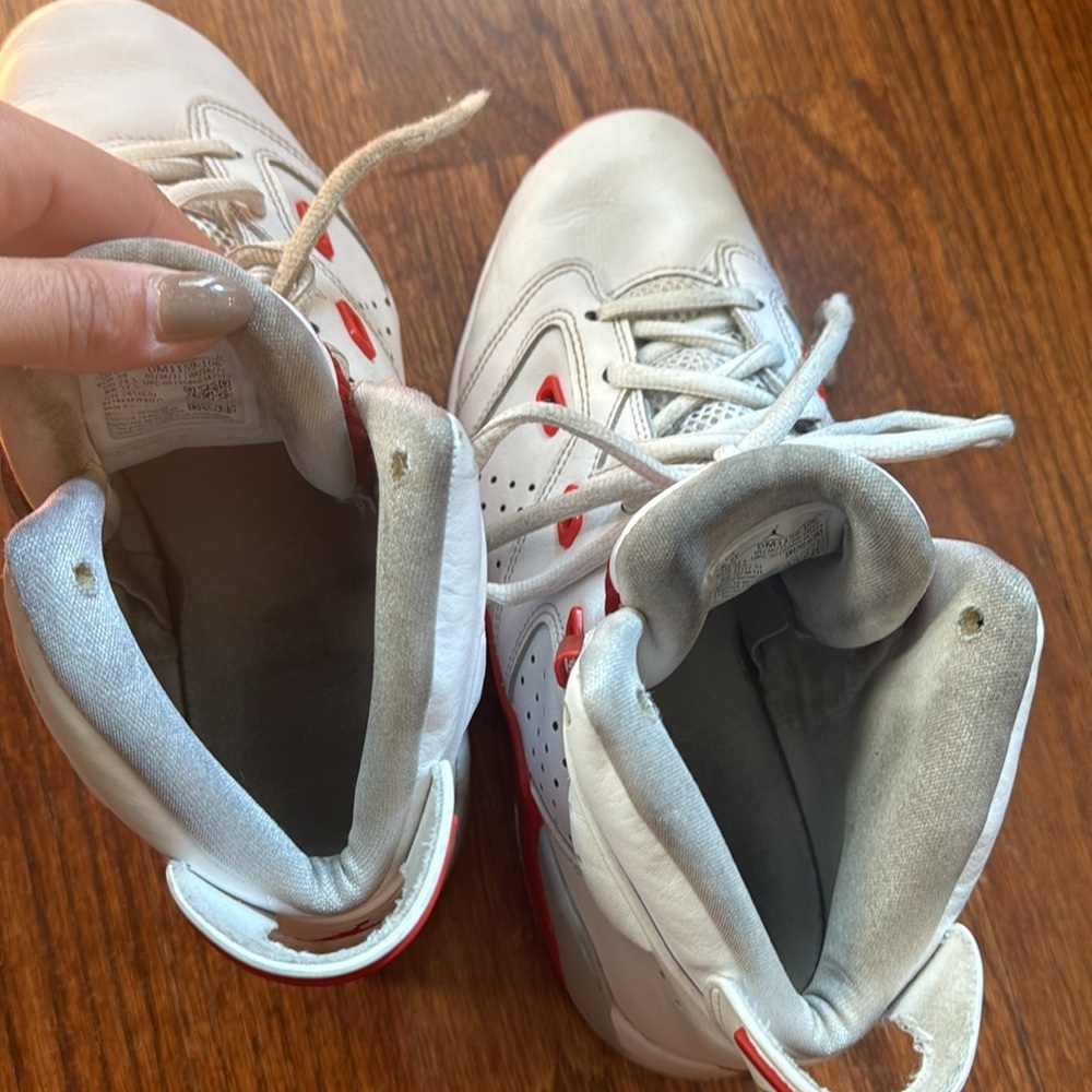 Nike Jordans Sz 6.5 Boys White/Red‎ Sneaker Shoes - Picture 9 of 9